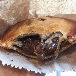 St Leonards Pies & Cakes - Peppersteak Aussie Meatpie