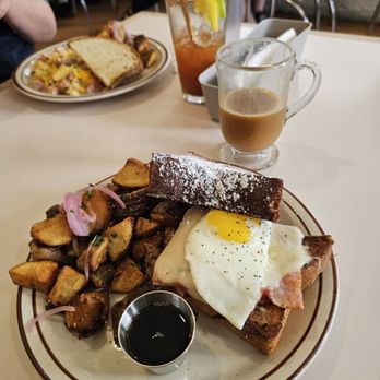 The Mont - The Mont De Cristo - Breakfast & Brunch Near Me - Portland, Oregon