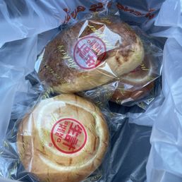 Some variety of bread Some variety of bread