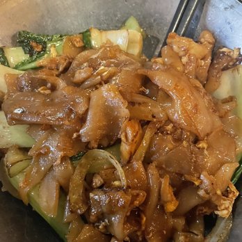 Laut - Pad See Ew Lunch Special - Thai Near Me - New York, New York Laut - Pad See Ew Lunch Special - Thai Near Me - New York, New York
