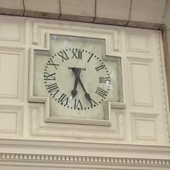 Union Station - There's something wrong with the clock, can you see what's wrong?? - Shopping Centers Near Me - Washington, DC, District of Columbia