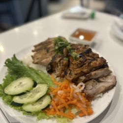 Lee’s Kitchen + Cocktails - Grilled chicken rice plate