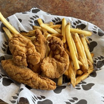 Black Bear Diner Tarzana - Chicken tenders & fries - Diners Near Me - Tarzana, California