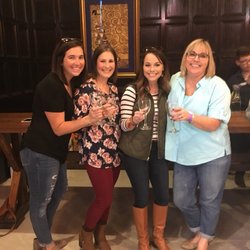 Slowpokes Wine Tours - Wine and friends, you gotta love it!
