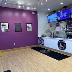 Insomnia Cookies - Small but clean interior