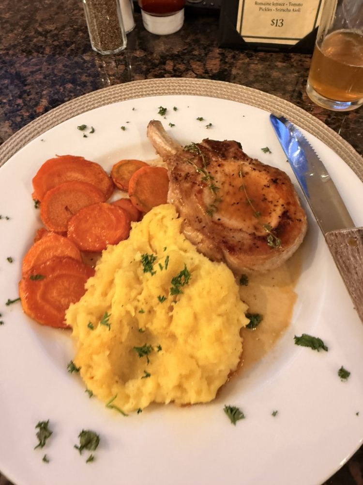 Lincoln Park Corner Kitchen