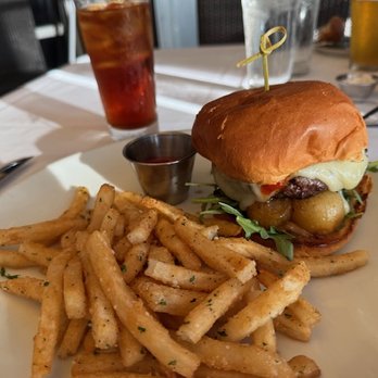 333 Pacific - Delicious Hamburger - Steakhouses Near Me - Oceanside, California