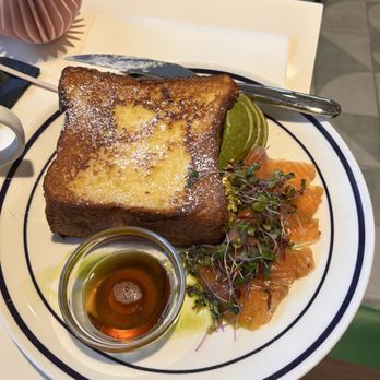 Westman Cafe - Salmon gravlax with French toast - Cafes Near Me - Urban Honolulu, Hawaii Westman Cafe - Salmon gravlax with French toast - Cafes Near Me - Urban Honolulu, Hawaii