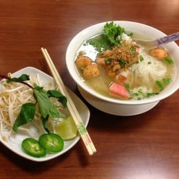 Great Presentation... Even Better Broth and Seafood.