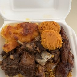 Arian's - Mutton, peas and rice, potato stuffin, mac n cheese, and plantains