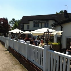 The Anchor Inn - Canal side decking! Brilliant in the sun!