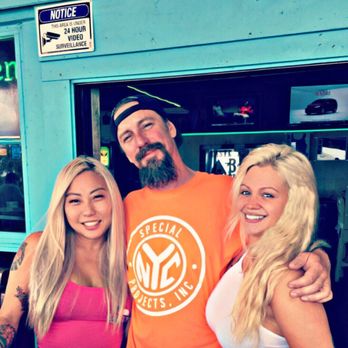 Logan's Beach Bar - Bars Near Me - Hollywood, Florida