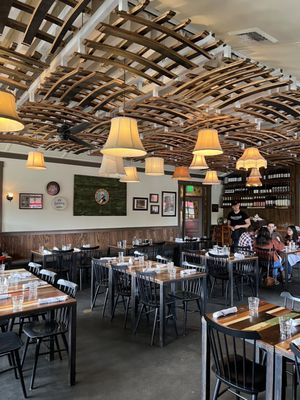 Hollywood Tavern by null