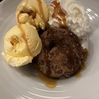 Covered Bridge Farm Table - Apple cider donut sundae with apple pie ice cream and whipped cream - American Near Me - Campton, New Hampshire