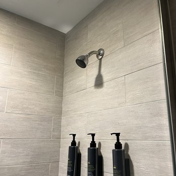 Aloft by Marriott Columbia Downtown - Shower - Hotels Near Me - Columbia, South Carolina