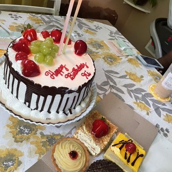 Mi Pueblito Bakery - Tres leches birthday cake - Bakeries Near Me - Bowie, Maryland Mi Pueblito Bakery - Tres leches birthday cake - Bakeries Near Me - Bowie, Maryland