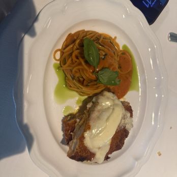 Polo Lounge - Chicken Parmesan - New American Near Me - Beverly Hills, California Polo Lounge - Chicken Parmesan - New American Near Me - Beverly Hills, California