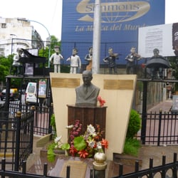 Plazoleta Osvaldo Pugliese