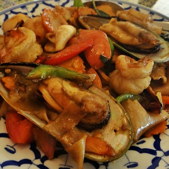 Ruang Thai - Pad Kee Mow with Seafood - Thai Near Me - Plano, Texas Ruang Thai - Pad Kee Mow with Seafood - Thai Near Me - Plano, Texas