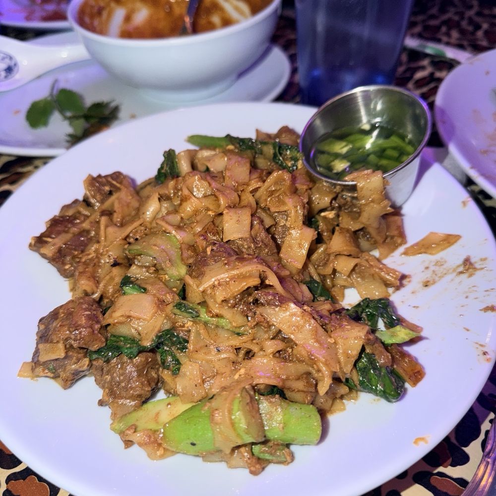 Night + Market Sahm - Short Rib Pad See Ew - Thai Near Me - Venice, California Night + Market Sahm - Short Rib Pad See Ew - Thai Near Me - Venice, California