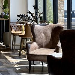 Lounge area (also tables and booths).