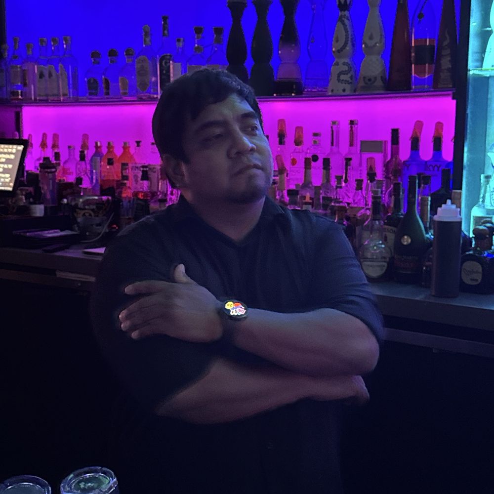 The Mixx Pasadena - Carlos the man you should be asking drinks for! - New American Near Me - Pasadena, California