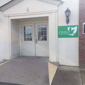 Ohio Marijuana Card - Front Entrance With Sign - Cannabis Clinics Near Me - Cincinnati, Ohio Ohio Marijuana Card - Front Entrance With Sign - Cannabis Clinics Near Me - Cincinnati, Ohio