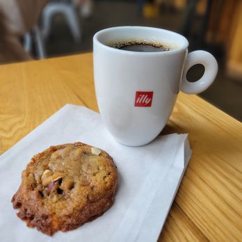 Purple Onion Cafe - Salty Butterscotch Cookie & Illy Coffee - American Near Me - Los Gatos, California