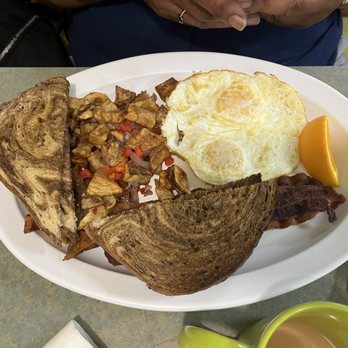 Remy’s Cafe - GOOD MORNING BREAKFAST - Breakfast & Brunch Near Me - Clearwater, Florida