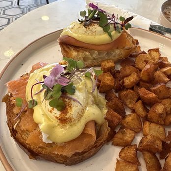 Parfait Paris - Salmon Benedict - Bakeries Near Me - La Jolla, California
