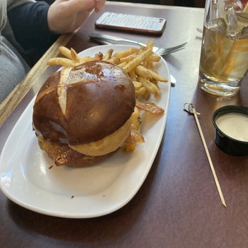 Saz's State House - Pub burger - American Near Me - Milwaukee, Wisconsin Saz's State House - Pub burger - American Near Me - Milwaukee, Wisconsin