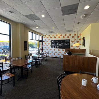 Sunny Street Cafe - Inside - Breakfast & Brunch Near Me - Des Peres, Missouri Sunny Street Cafe - Inside - Breakfast & Brunch Near Me - Des Peres, Missouri