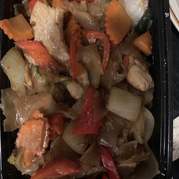 Khaophums Fine Thai Restaurant - chicken and vegetables - Thai Near Me - Dover, New Hampshire Khaophums Fine Thai Restaurant - chicken and vegetables - Thai Near Me - Dover, New Hampshire