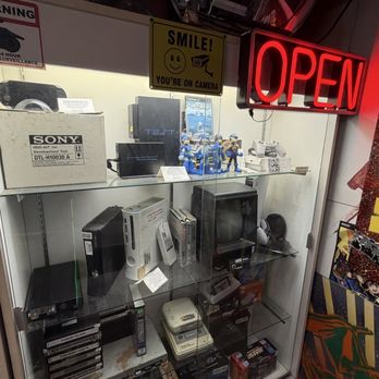 Gameshop Downstairs - Some more dev kits and neat stuff on display! - Video Game Stores Near Me - San Jose, California Gameshop Downstairs - Some more dev kits and neat stuff on display! - Video Game Stores Near Me - San Jose, California