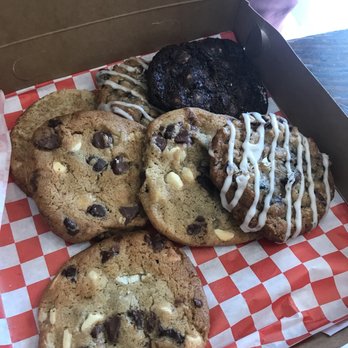 5000 Pies - Cookies- the chocolate chip cookie is the only thing worth getting here. - Pizza Near Me - Long Beach, California