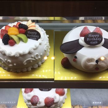 Honu Bakery - Some of the cakes they make at Honu - Bakeries Near Me - Honolulu, Hawaii