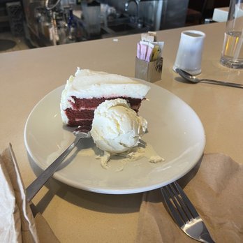 California Pizza Kitchen - Really good velvet cake with vanilla scoop add on. - Pizza Near Me - Los Angeles, California California Pizza Kitchen - Really good velvet cake with vanilla scoop add on. - Pizza Near Me - Los Angeles, California