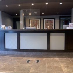 Ramada by Wyndham Surrey/Langley - Front desk