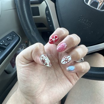 Helia Nail Spa - left hand - Nail Salons Near Me - Riverside, California