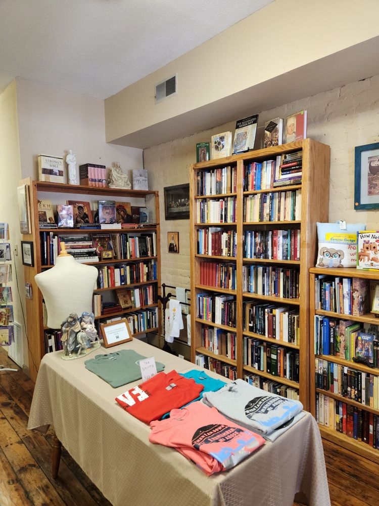 WISDOM BOOKSTORE Updated July 2024 15 B Middlebrook Ave, Staunton