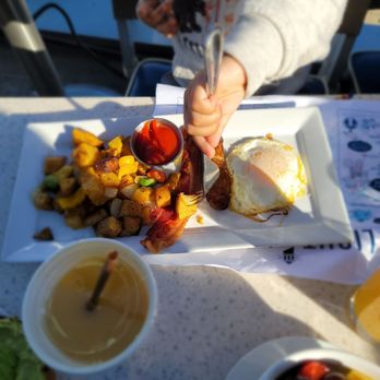 Lighthouse - Kids bacon and eggs breakfast - Breakfast & Brunch Near Me - Newport Beach, California