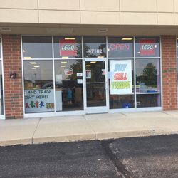 Bricks & Minifigs Clinton Township - Front of store
