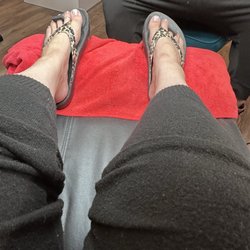 KIRA The Spa Suites - Before the polish . Yes, in a posh leather recliner!!!