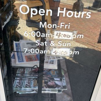 Uptowner Cafe - Cafes Near Me - Alexandria, Virginia