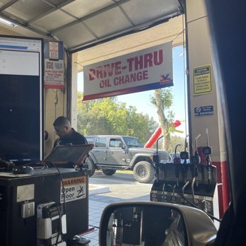 Valvoline Instant Oil Change - Oil Change Stations Near Me - La Mesa, California Valvoline Instant Oil Change - Oil Change Stations Near Me - La Mesa, California