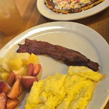 Toasted Gastrobrunch - Kids Mini Plate + Solo Birthday Cake Pancake - Breakfast & Brunch Near Me - Las Vegas, Nevada