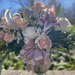 Maggie Gillespie Designs - Soft pastels flower arrangement!