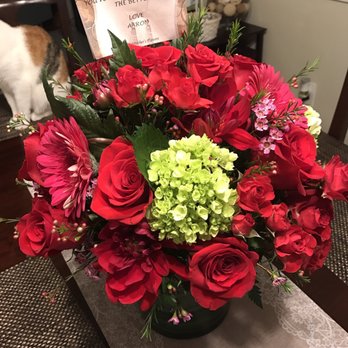 Christopher's Flowers - Gorgeous for Valentine's Day - Florists Near Me - Alexandria, Virginia Christopher's Flowers - Gorgeous for Valentine's Day - Florists Near Me - Alexandria, Virginia