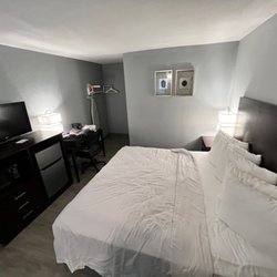 Butler Inn - Looks good until you start looking around...