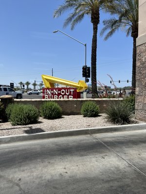 In-N-Out Burger by null